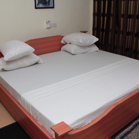 Nbangba Hotel Techiman Bagian luar foto