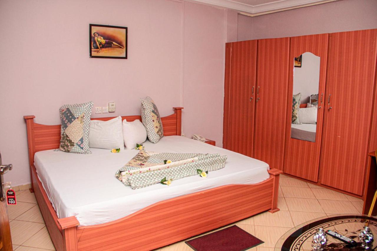 Nbangba Hotel Techiman Bagian luar foto