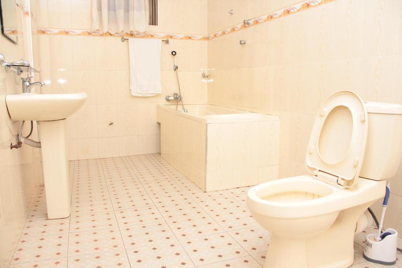 Nbangba Hotel Techiman Bagian luar foto