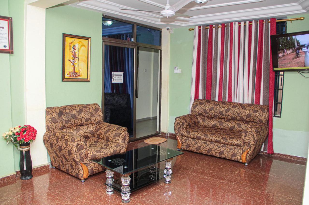 Nbangba Hotel Techiman Bagian luar foto