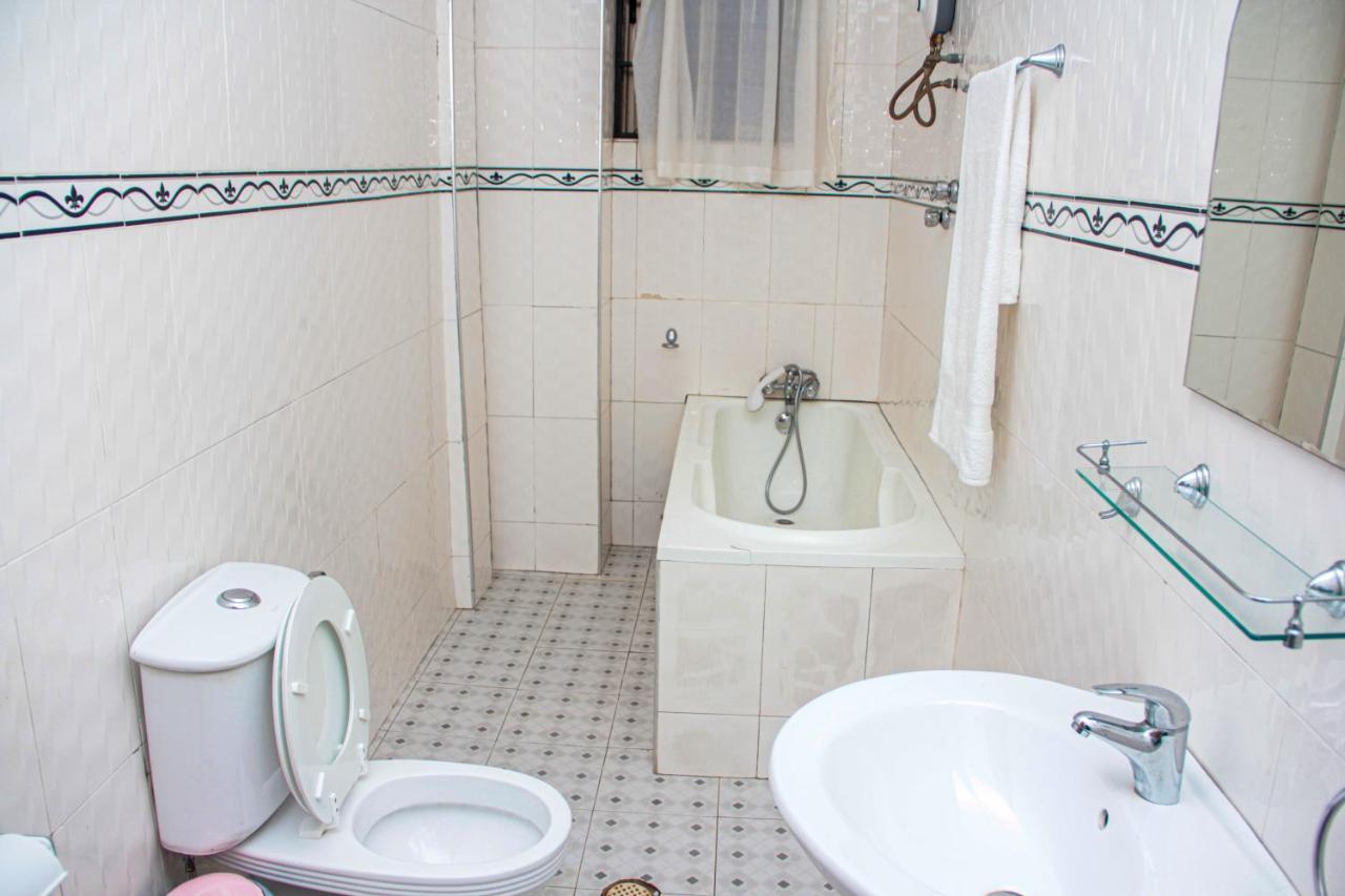 Nbangba Hotel Techiman Bagian luar foto