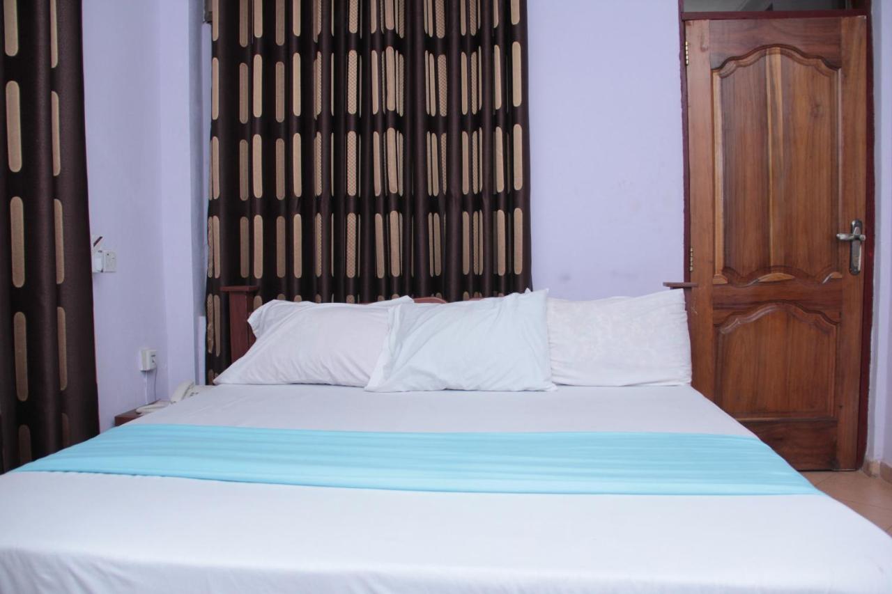 Nbangba Hotel Techiman Bagian luar foto