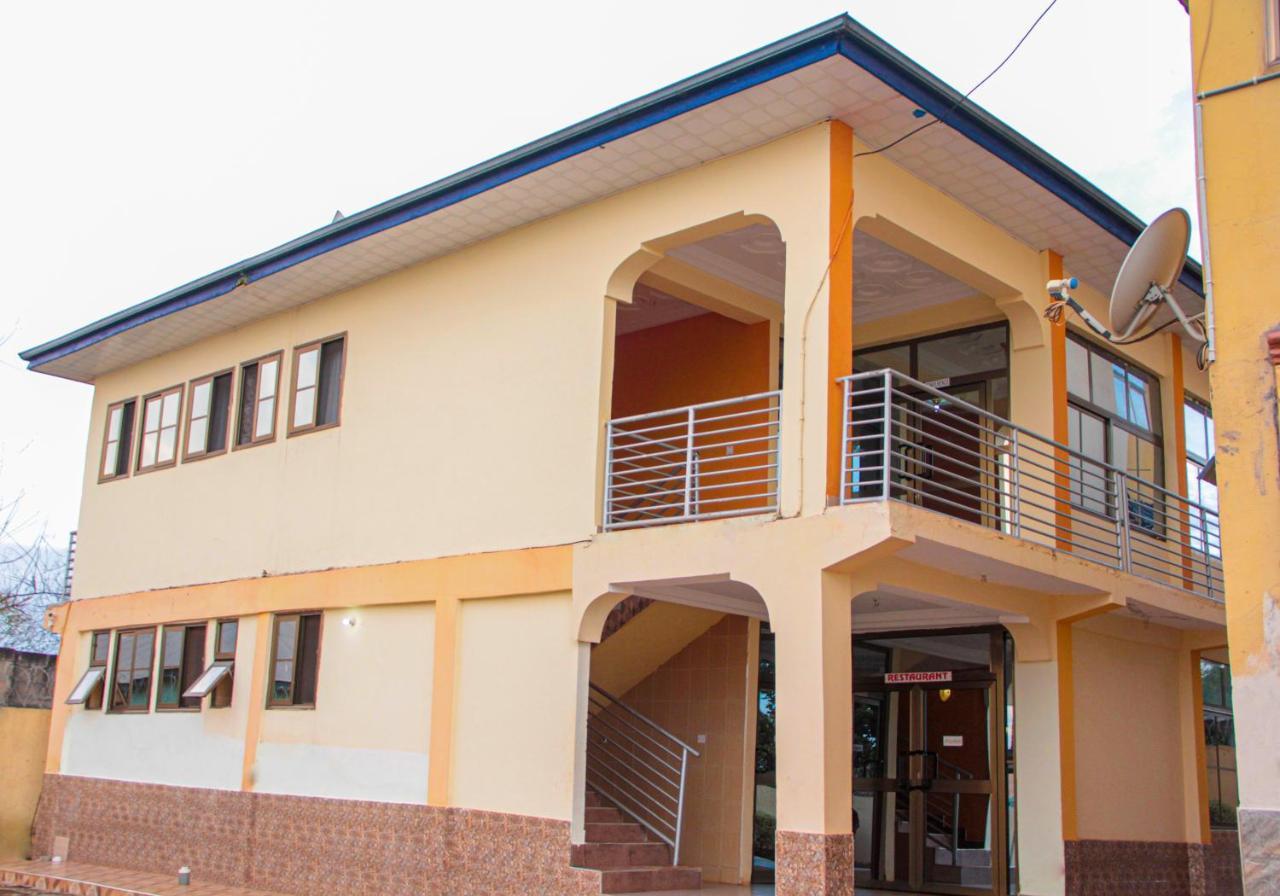 Nbangba Hotel Techiman Bagian luar foto