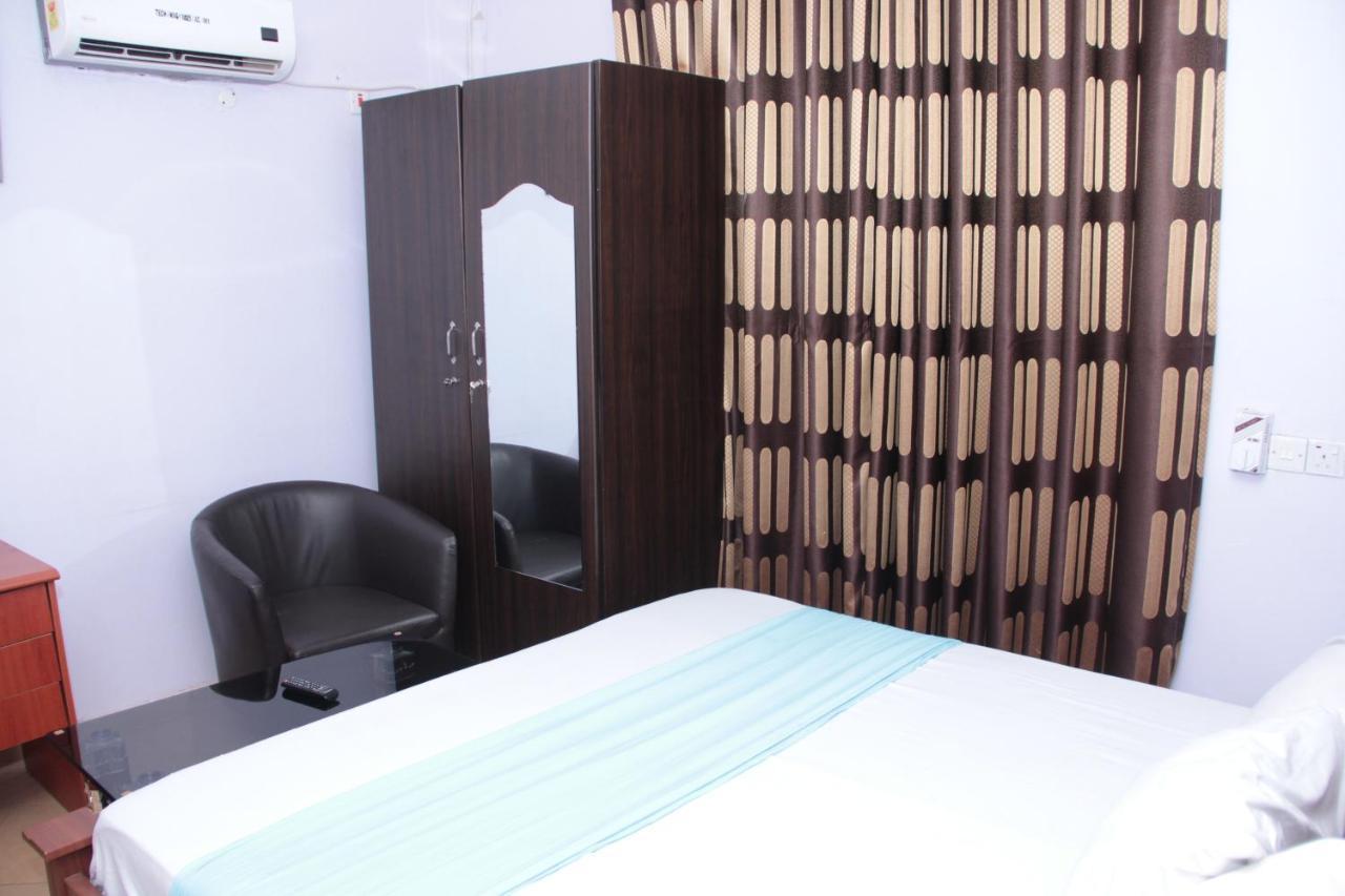 Nbangba Hotel Techiman Bagian luar foto